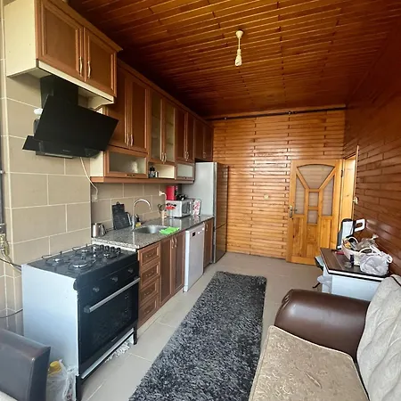 Manzara , Yesillik Ve Kus Sesi Apartman Isztambul